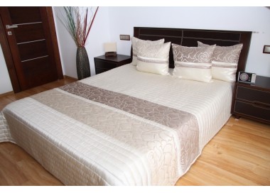 Luxusní přehozy na postel v béžové barvě s ornamentem